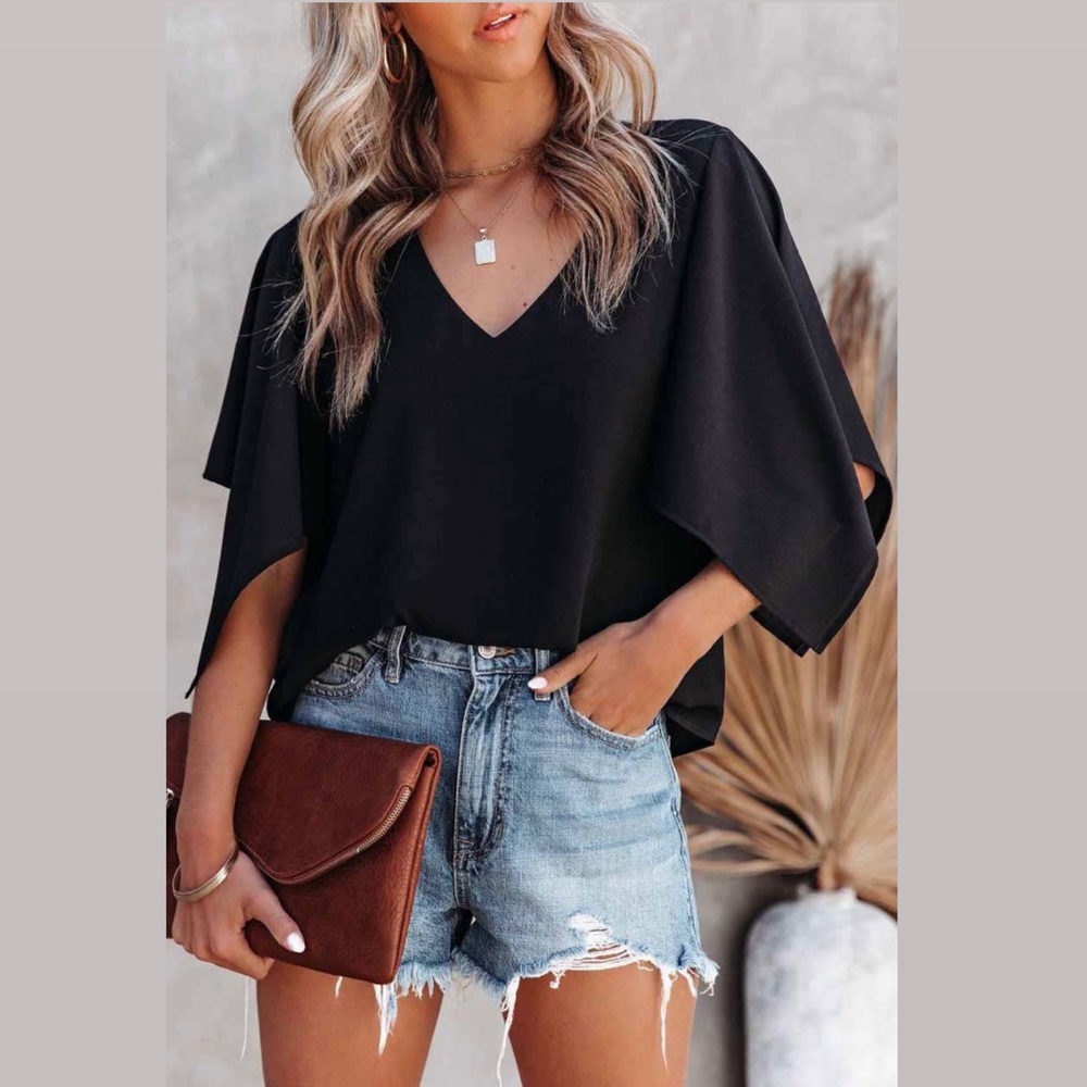 NWT! Boutique V Neck Slit Sleeve Black Blouse! 🌺